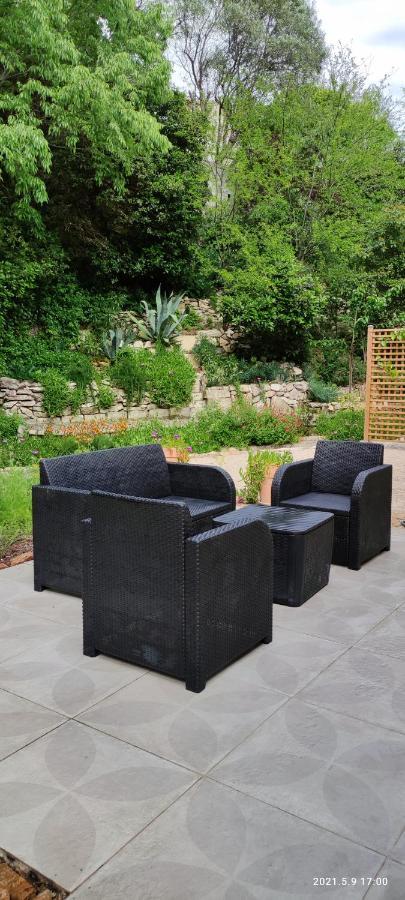 Belle Dependance De 30M2 Avec Terrasse Et Jardin Villeneuve-lès-Avignon Exterior foto