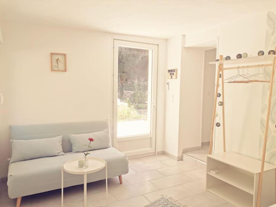 Belle Dependance De 30M2 Avec Terrasse Et Jardin Villeneuve-lès-Avignon Exterior foto